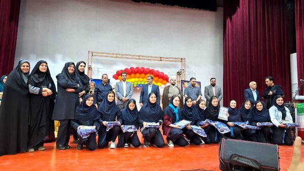 برگزاری جشن ستارگان دبیرستان دخترانه هیات امنایی نیایش