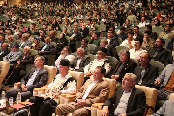 آیین بزرگداشت مردان نامدار با حضور چهره‌های فرهنگی و هنری در فرهنگسرای شهرکرد 