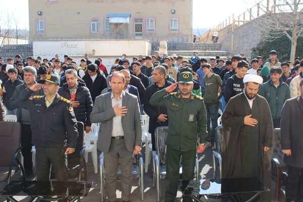 طنین زنگ انقلاب در هنرستان فارابی؛ آغاز شور و جشن دهه فجر در شهرستان سملقان