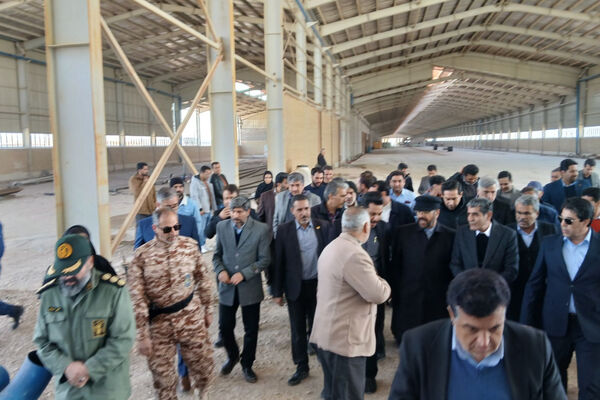 کلنگ زنی و آیین آغاز عملیات اجرایی ساخت مدرسه مسکن ملی آباده با حضور استاندار