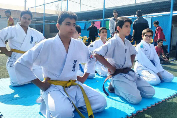 آیین افتتاحیه المپیاد ورزشی دانش‌آموزان در مدرسه شاهد افشار یزد