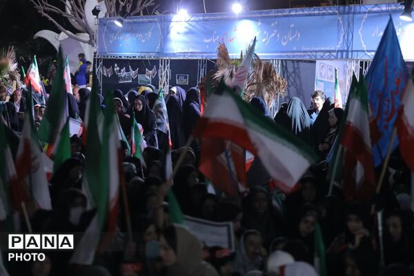 شکوه حضور دختران ساوجبلاغ در جشن دهه کرامت 