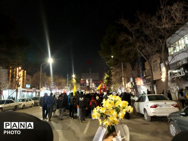 حرکت دسته عزاداری درسومین شب شهادت امام خامنه ای از پنجراه تا مسجد جامع