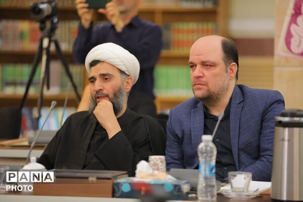  رونمایی از کتاب «برای پدر» با حضور رئیس شورای سیاستگذاری ائمه جمعه کشور و شاعران برجسته کشور