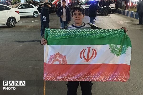 حضور دانش‌آموزان و فرهنگیان فشافویه در آیین‌های شبانه؛ نمایش بصیرت و تجدید میثاق با آرمان‌های شهدا
