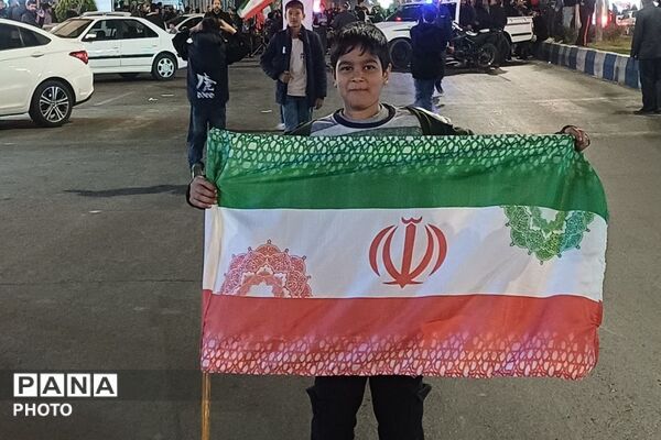 حضور دانش‌آموزان و فرهنگیان فشافویه در آیین‌های شبانه؛ نمایش بصیرت و تجدید میثاق با آرمان‌های شهدا