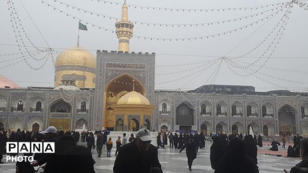 چهارشنبه که می‌شود، حرم امام رضا(ع) شلوغ‌تر از همیشه است