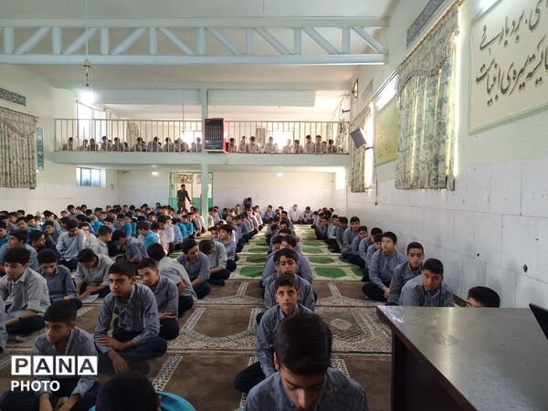 هم‌نوا با دعای توسل؛ حال‌وهوای معنوی در دبیرستان پروفسور حسابی ۲