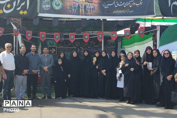 بهارستان دو در مسیر عشق؛ میزبانی فرهنگیان از زائران حسینی در عوارضی پرند