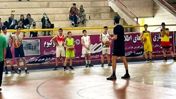 برگزاری چهارمین جشنواره مینی و نونهالان بسکتبال در سالن تختی شهرکرد