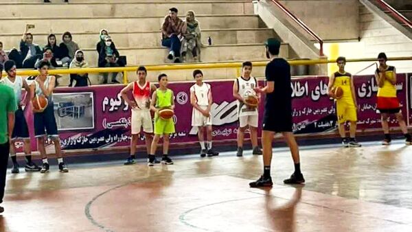 برگزاری چهارمین جشنواره مینی و نونهالان بسکتبال در سالن تختی شهرکرد
