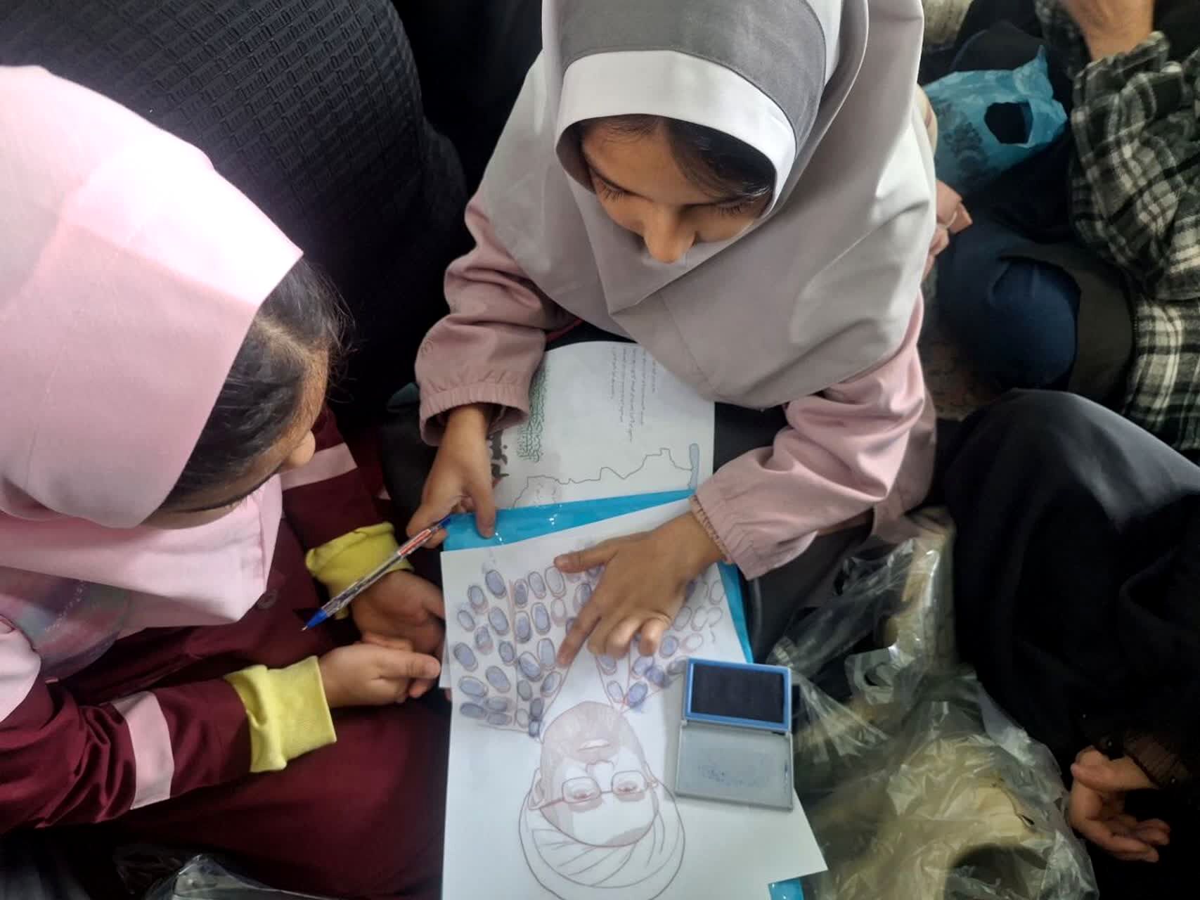 دانش آموزان آزادشهر با رهبر جوان بیعت کردند