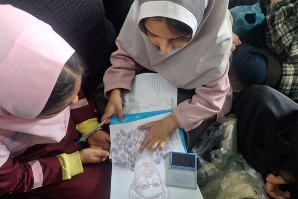 دانش آموزان آزادشهر با رهبر جوان بیعت کردند