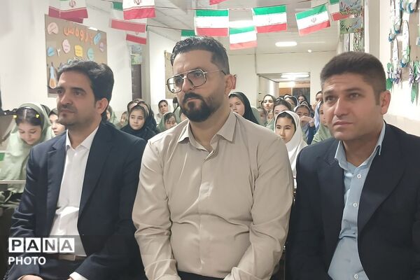 تجلیل از برگزیدگان جشنواره هنری فردا و المپیاد ورزشی در دبستان رضوان بهارستان‌دو
