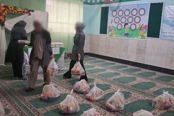 توزیع بسته‌های معیشتی در مدرسه عمار نصیرشهر