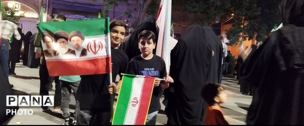 ما صحنه را خالی نمی کنیم