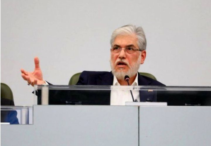 وزیر علوم بر ضرورت پیوند صنعت و دانشگاه برای توسعه پایدار تأکید کرد