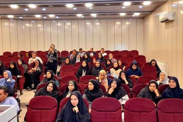 آیین تکریم و تجلیل از ارزیابان و عوامل اجرایی آزمون استخدامی آموزگاری در رودهن