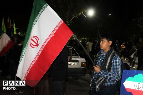 گام‌هایی که خیابان را روشن کردند