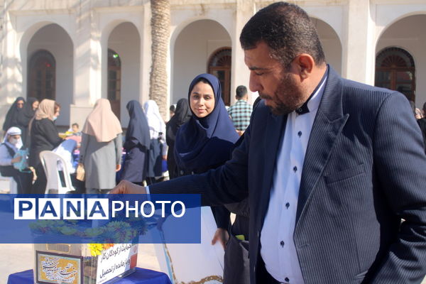 بازارچه حمایت از کسب کار دانش‌آموزان دبستان کیهان بوشهر 