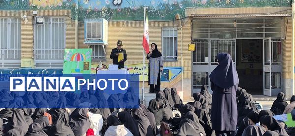 گرامیداشت هفته پدافند غیرعامل در مدرسه زنده جانی شهرستان کاشمر 