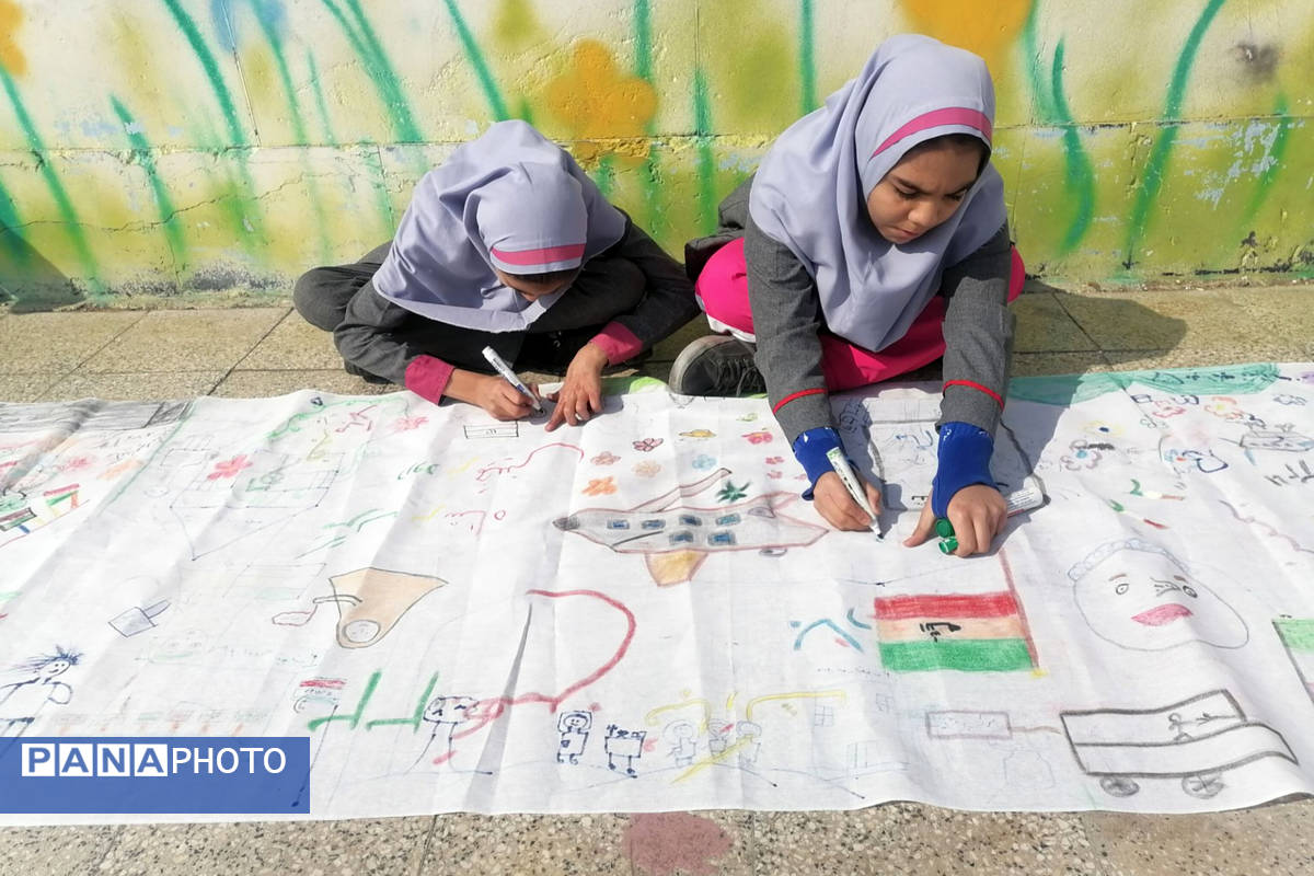 برگزاری نقاشی همگانی در مدارس ناحیه 4 شیراز به‌مناسبت دهه فجر 