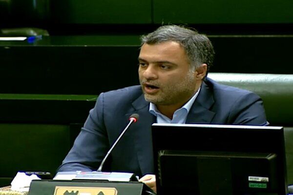 مجلس خواستار بازنگری مستمر حقوق‌ها متناسب با تورم است