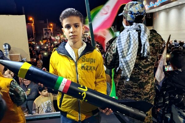 حضور پرشور دهه نودی های ملکانی در تجمعات شبانه