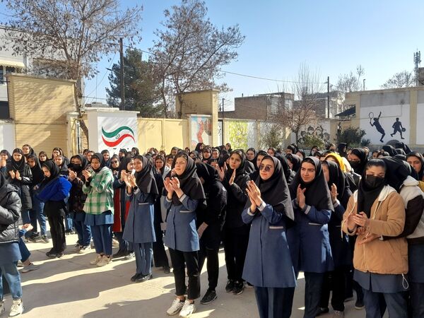 گلباران تمثال امام و تقدیر از دانش‌آموزان برتر  هنرستان بصیرت آشخانه