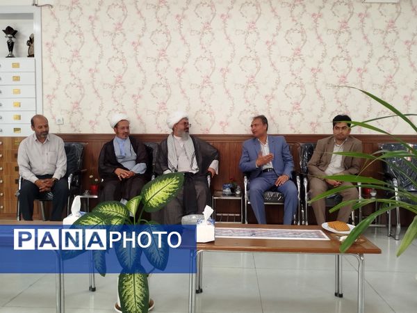 بازدید مدیر آموزش و پرورش و امام جمعه کاشمر از دبیرستان امام خمینی (ره) کاشمر 