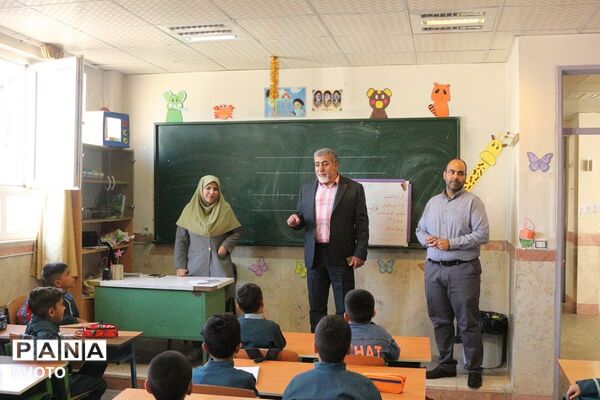 بازدید مدیر آموزش‌و‌پرورش فیروزکوه از مدرسه «هاتف»؛ تأکید بر ارتقای کیفیت فرآیندهای آموزشی