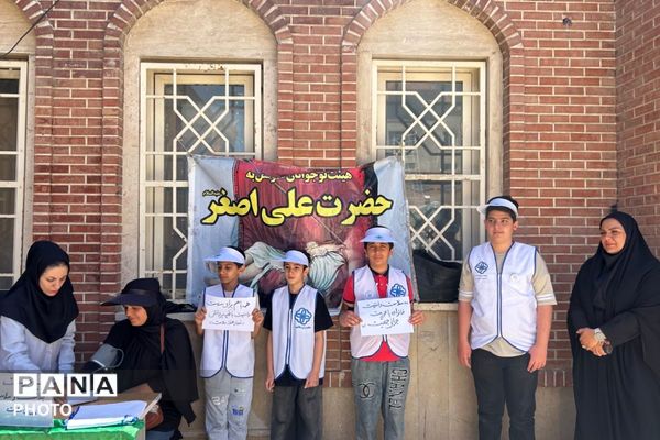 برپایی میز خدمت و ایستگاه پایش سلامتی توسط مراقبین سلامت مدارس
