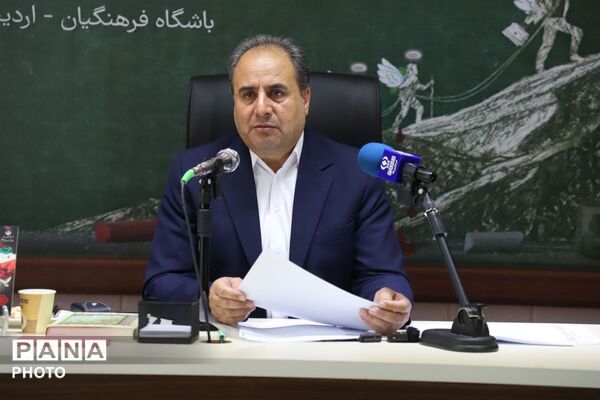 نشست خبری مدیرکل آموزش و پرورش آذربایجان شرقی با اصحاب رسانه به‌مناسبت هفته گرامیداشت مقام معلم