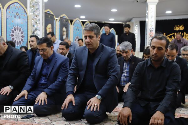 یادبود رهبر شهید در اداره‌کل آموزش و پرورش شهر تهران 