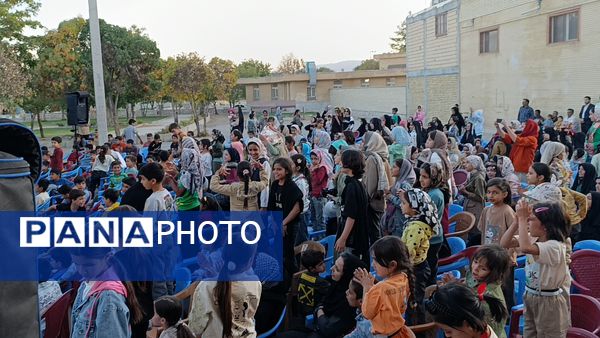 تماشاخانه سیار در شهر سفیددشت 