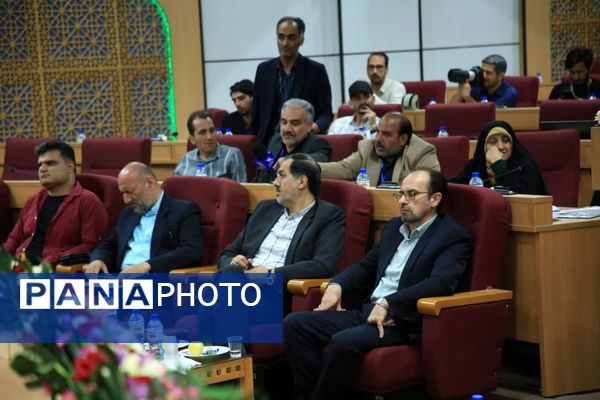 نشست صمیمی مدیران رسانه با استاندار قم