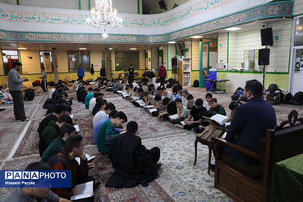 اعتکاف دانش‌آموزی در مسجد جامع امام جعفر صادق(ع) اقدسیه
