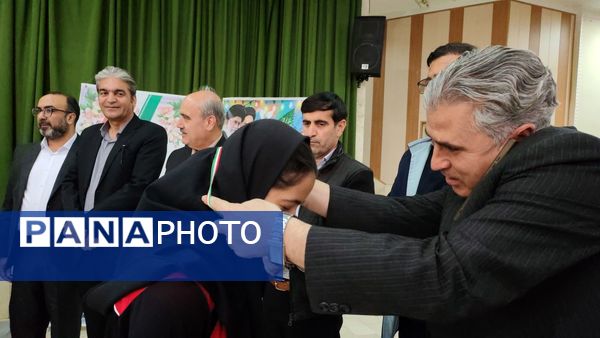 مسابقات ورزشی شطرنج دانش آموزان دوره دوم