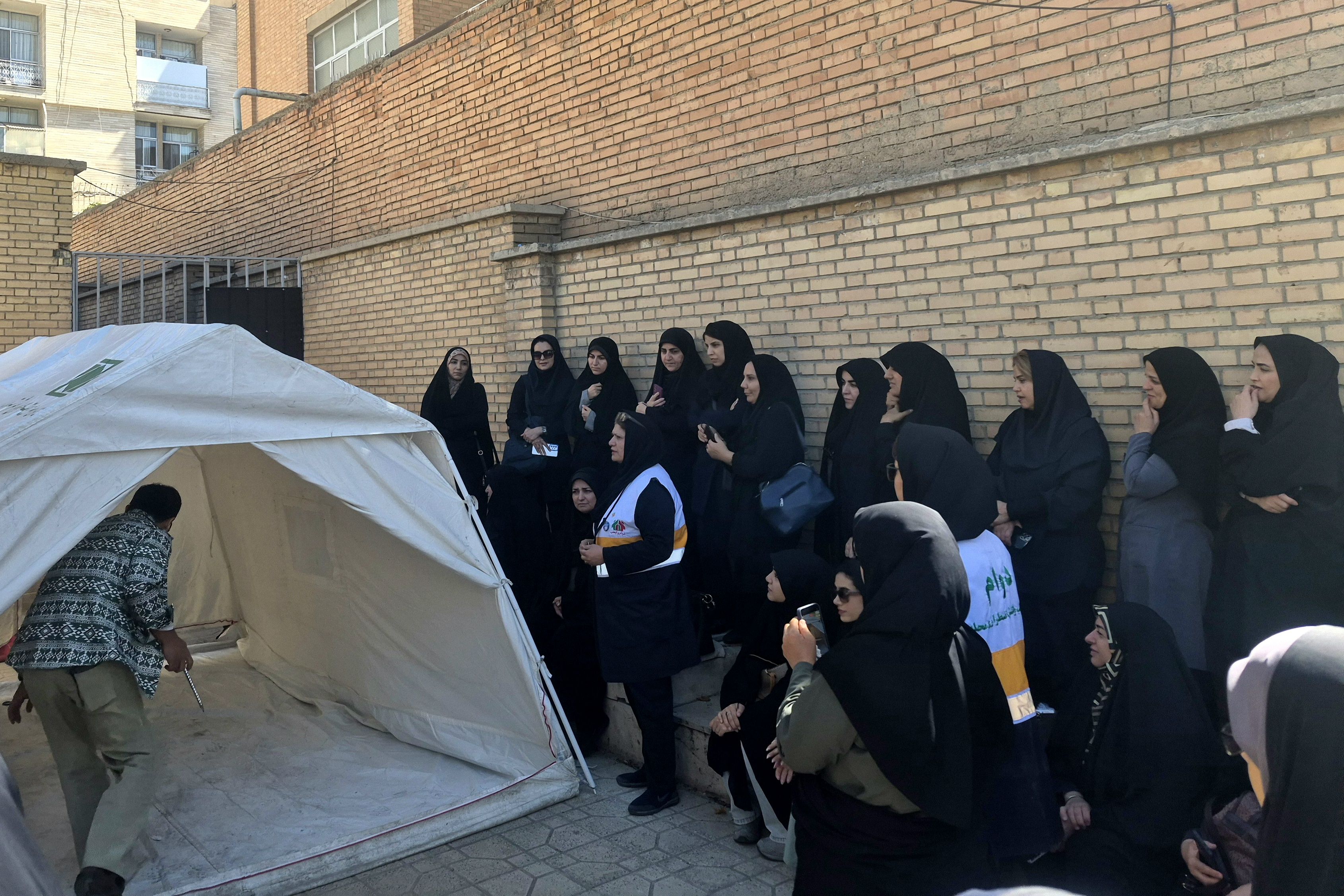 مربیان پیشتاز منطقه ۵ تهران، اصول تخصصی برپایی چادرهای امدادی هلال‌احمر را فرا گرفتند