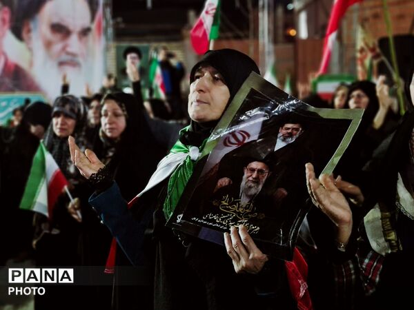 بهار وفاداری به وطن در گلوگاه
