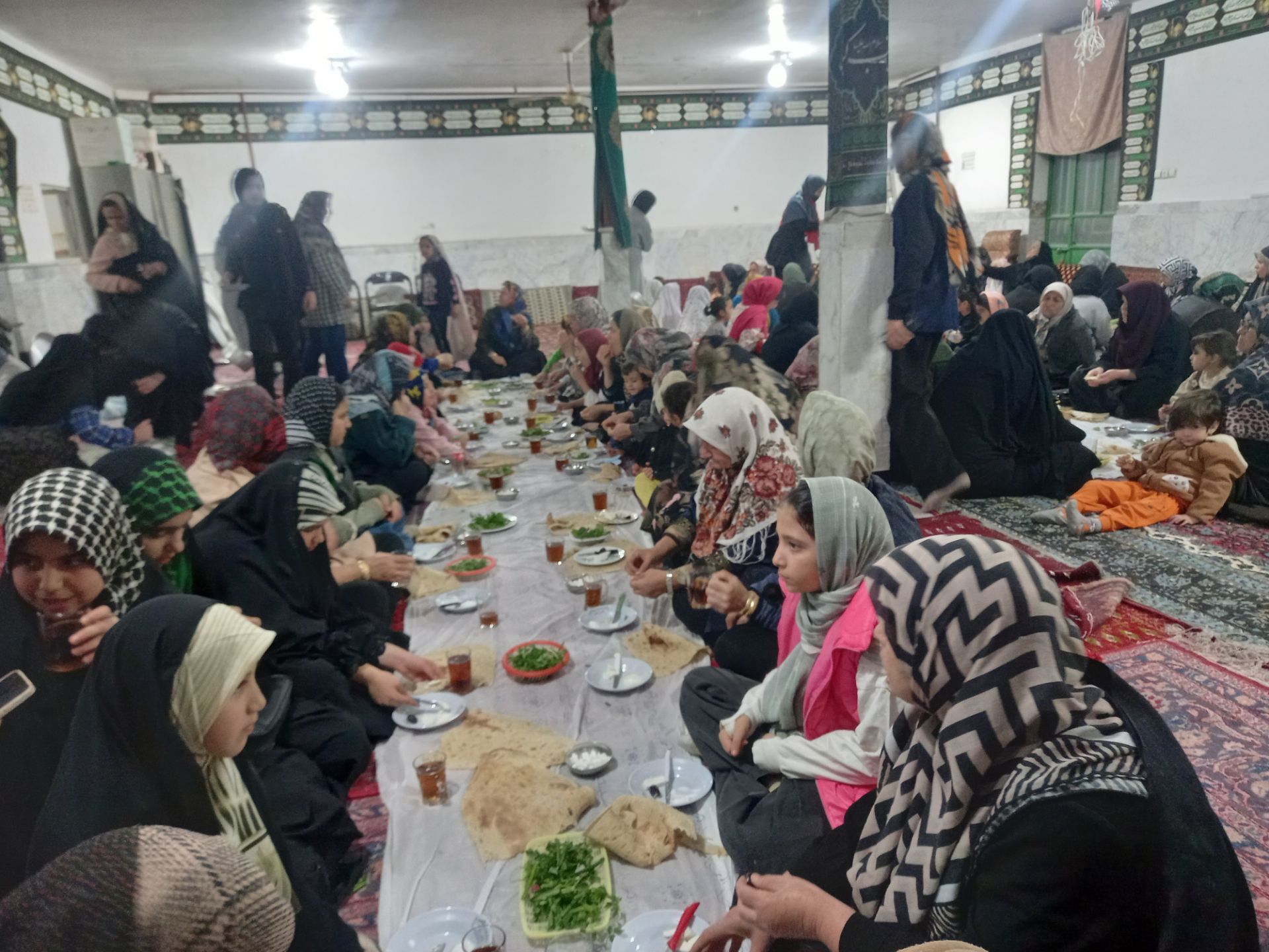 نماز جماعت و افطاری در شب سوم ماه مبارک رمضان  