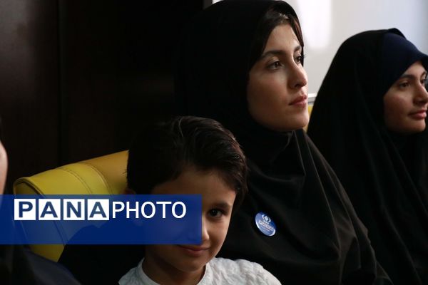 نشست صمیمی دانش‏‌آموز خبرنگاران و نمایندگان مجلس دانش‌آموزی آذربایجان شرقی با علی فلاحتکار