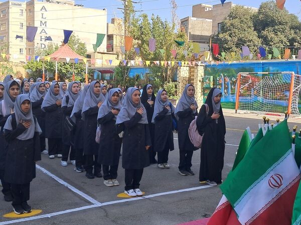 جشن جوانه‌ها در دبیرستان هیات امنایی حضرت معصومه(س) ناحیه 4 کرج 