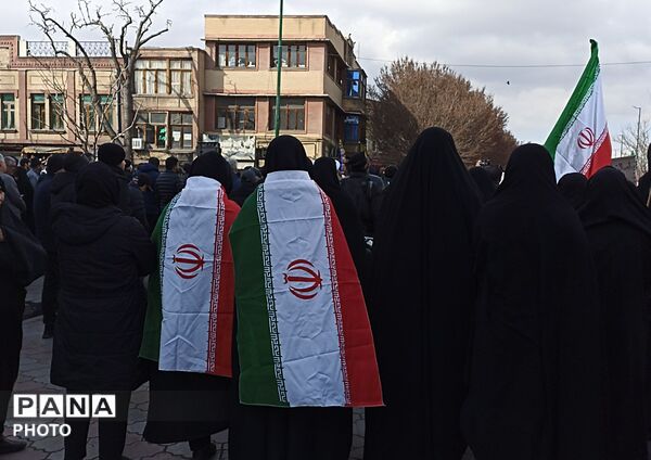تجدید‌ میثاق‌ مردمان‌ غیور‌ تبریز‌ در‌ تشییع‌ پیکر‌ شهدای اقتدار