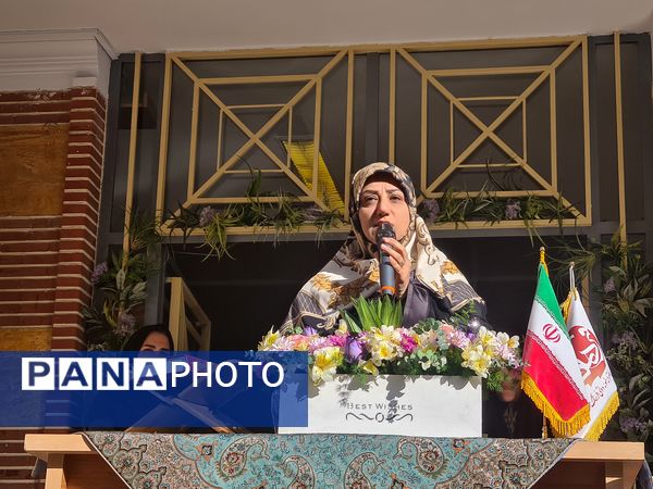 آئین نواختن زنگ مهر در دبیرستان دخترانه فرهنگ ۱۳ 