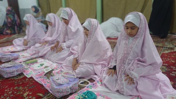 دختران آسمانی در خلوت عاشقانه مسجد