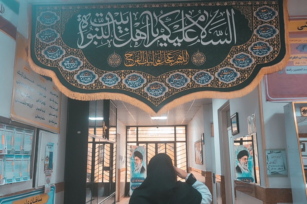 جشن پیروزی انقلاب در دبیرستان فرزانگان1 اسلامشهر