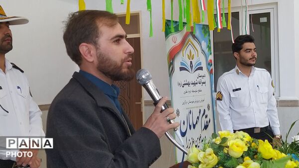 یک روز متفاوت با حضور پلیس در دبیرستان شهید بهشتی