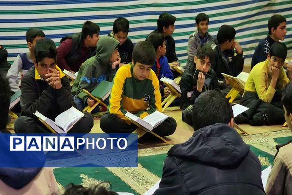 محفل دانش‌آموزی انس با قرآن کریم منطقه گلباف