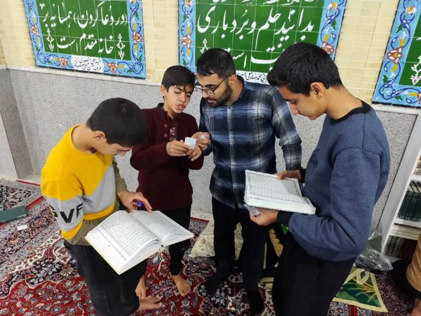 مراسم معنوی اعتکاف دانش‌آموزی در حسن‌آباد جرقویه علیا 